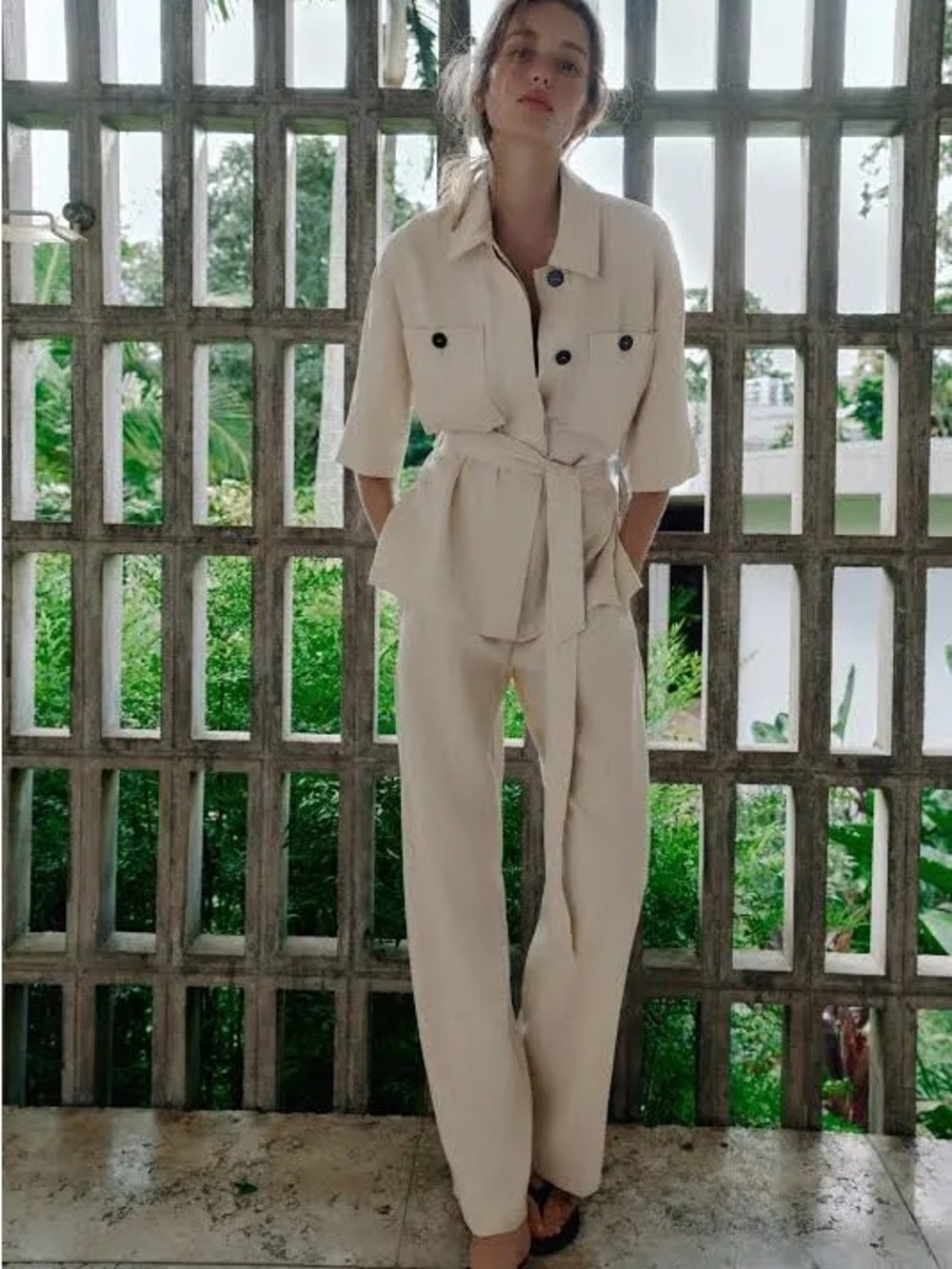 LINEN BELTED SAFARI JACKET 
LIGHT BEIGE